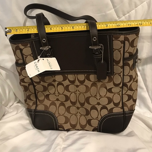 Coach Handbags - 💖 CLASSY COACH BAG